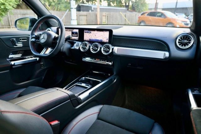 Used 2024 Mercedes-Benz GLB 250 4MATIC image 37