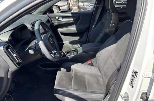 Used 2023 Volvo C40 P8 Recharge Ultimate AWD/4WD image 2