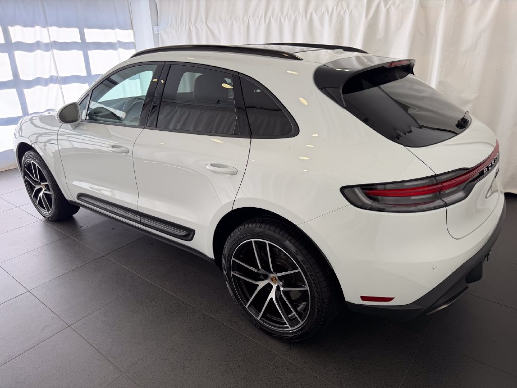 Certified 2026 Porsche Macan AWD/4WD image 3