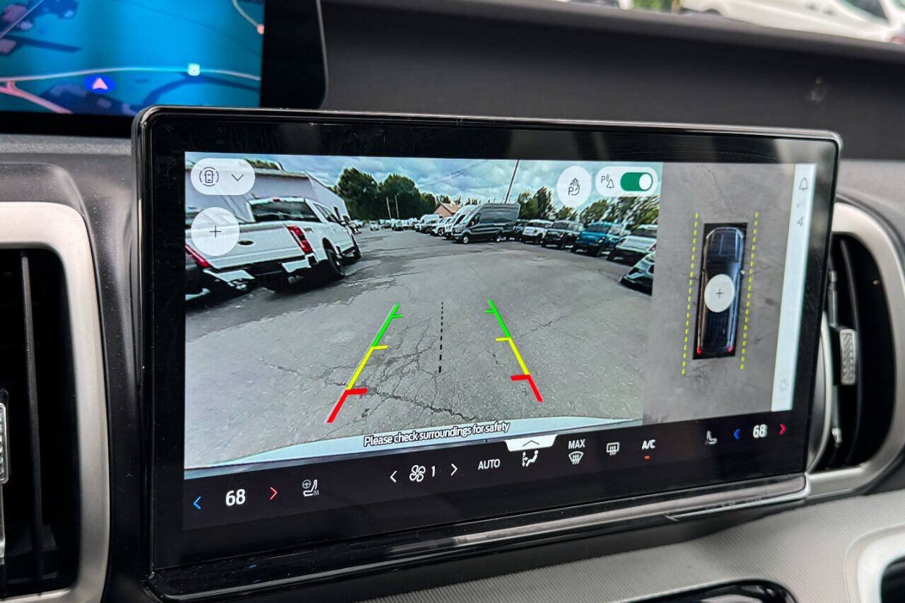 Used 2025 Ford Expedition Active AWD/4WD image 36