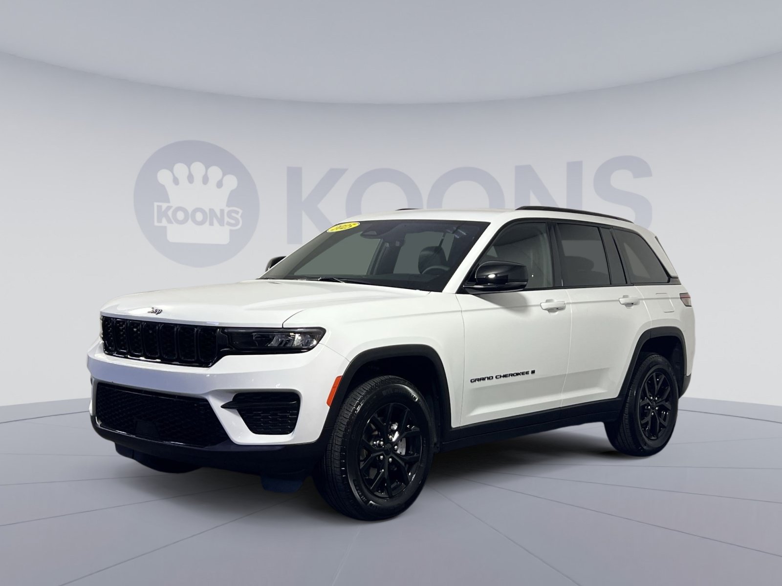 Used 2025 Jeep Grand Cherokee Altitude AWD/4WD image 10