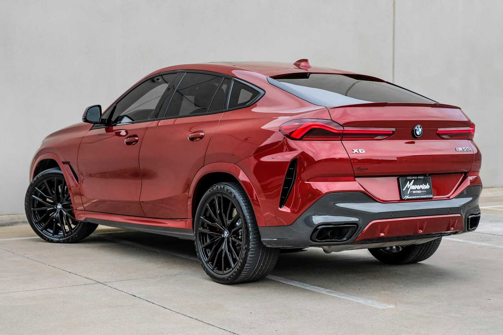 Used 2021 BMW X6 M50i w/ Executive Package image 11