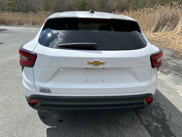 Used 2024 Chevrolet Trax LS w/ LS Convenience Package image 4