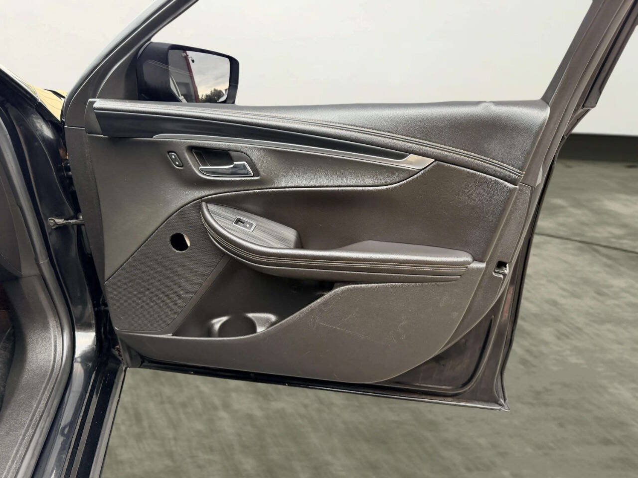 Used 2019 Chevrolet Impala LT FWD image 28