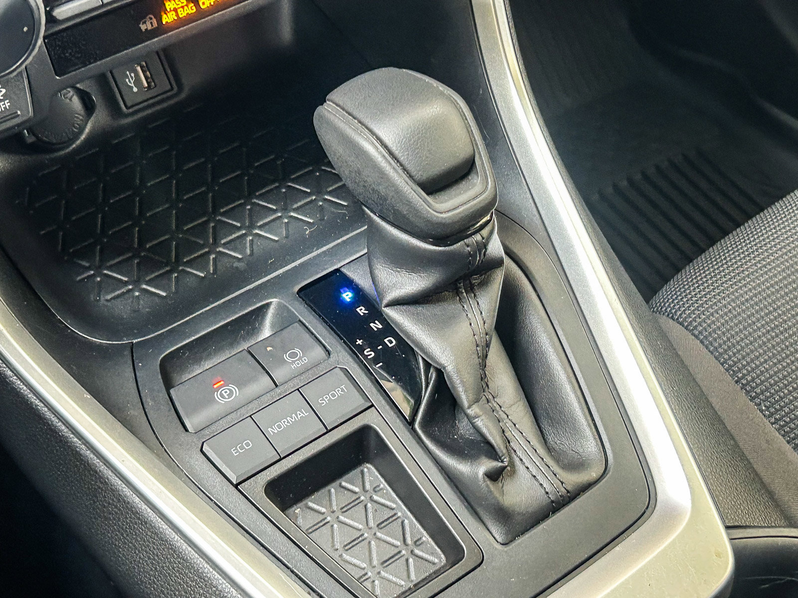 Used 2023 Toyota RAV4 LE FWD image 19