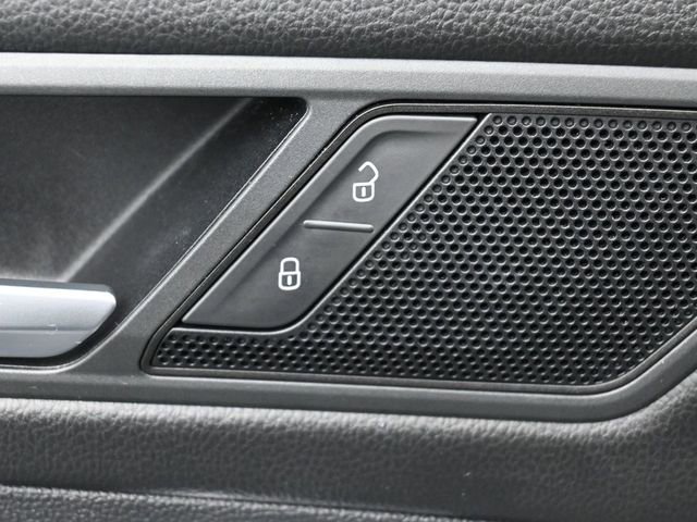 Used 2020 Volkswagen Tiguan S image 13