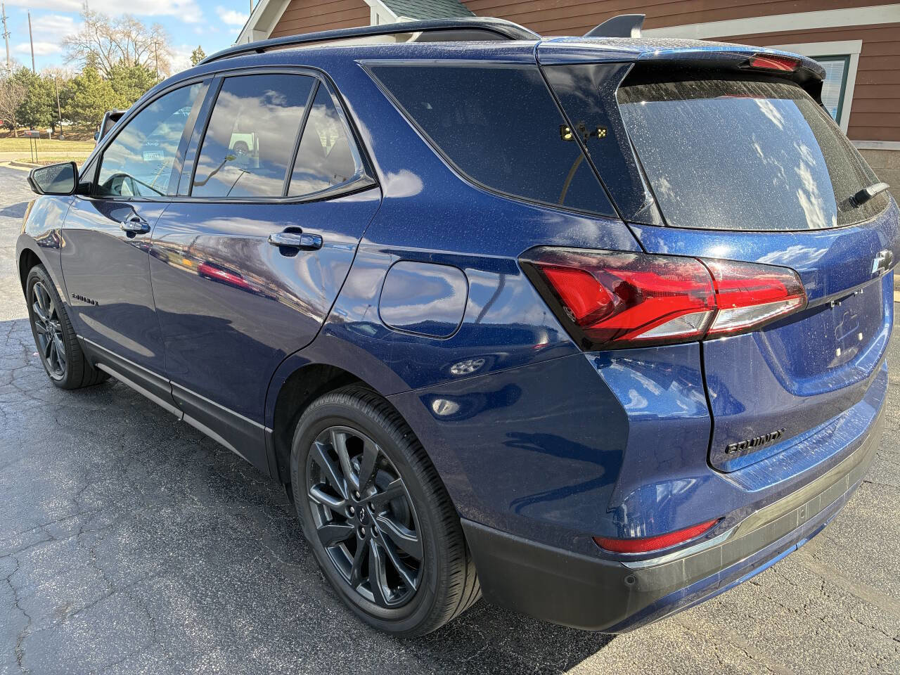 Used 2023 Chevrolet Equinox RS image 3