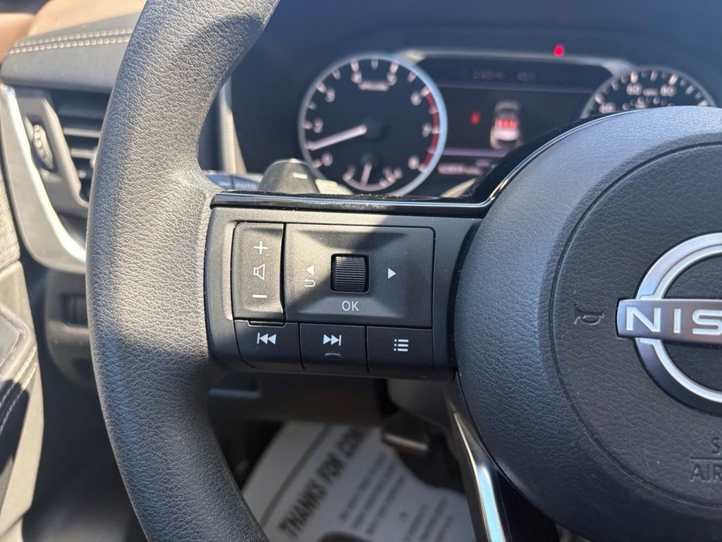 Used 2023 Nissan Rogue SV image 16