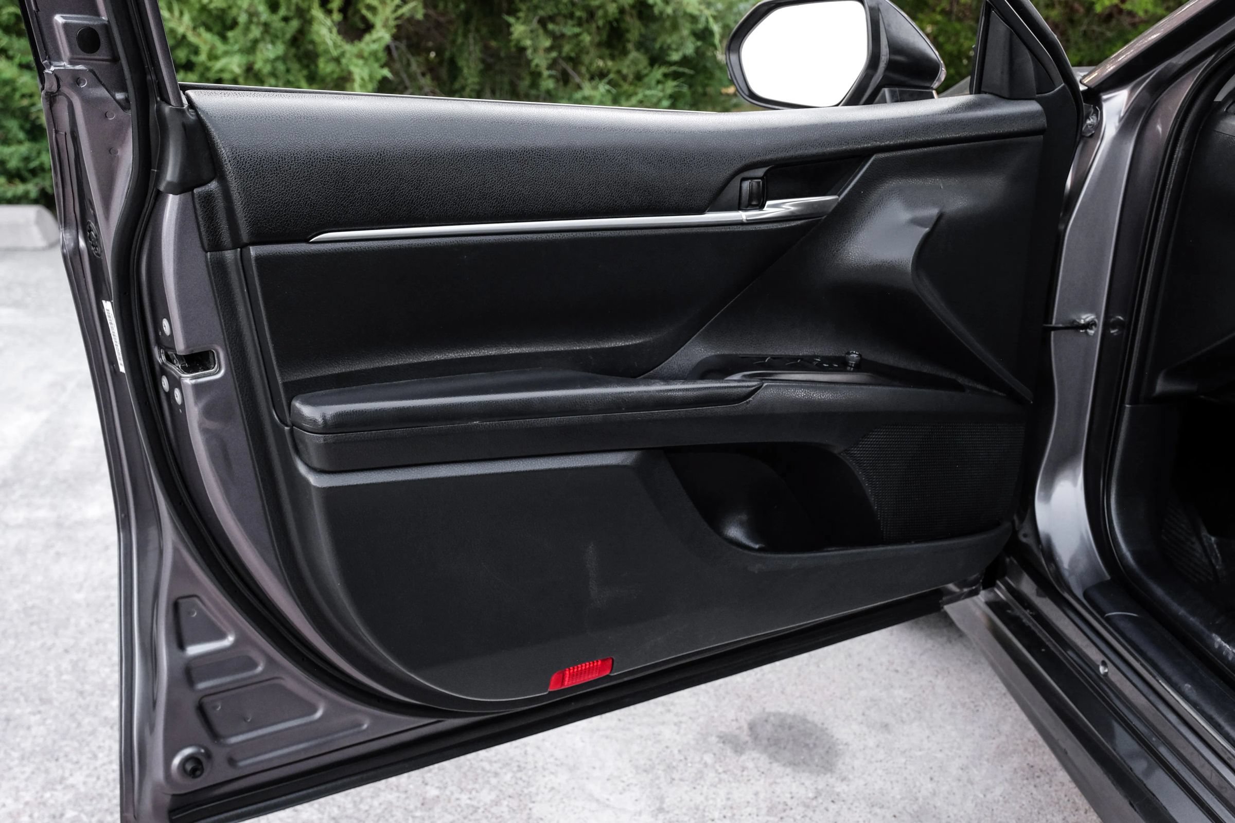 Used 2022 Toyota Camry SE w/ Convenience Package FWD image 46