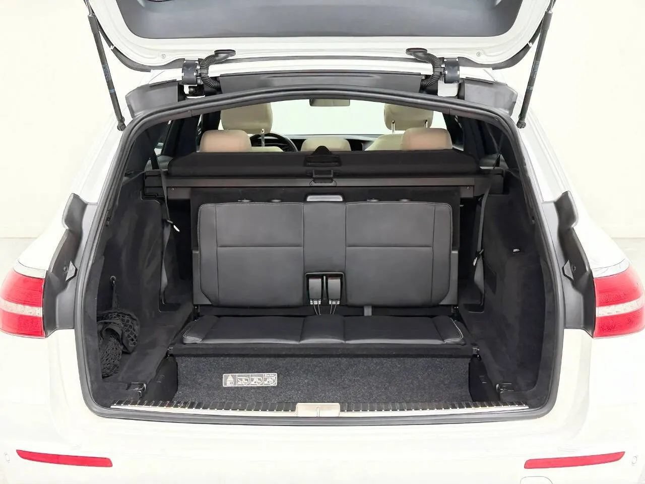 Used 2017 Mercedes-Benz E 400 4MATIC Wagon image 40