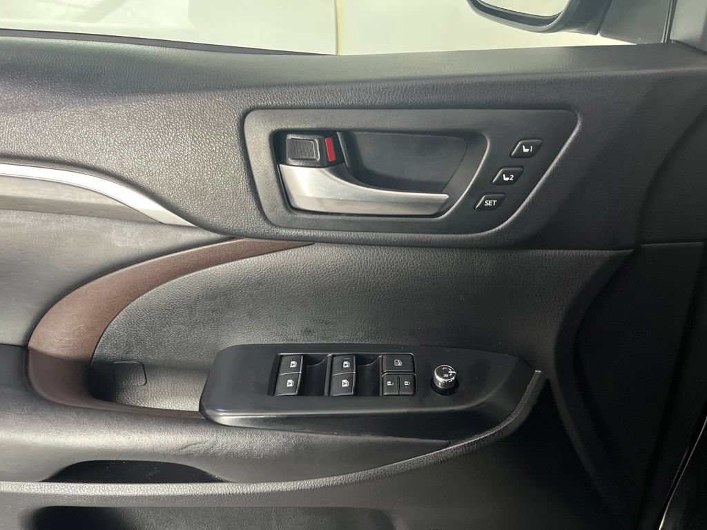 Used 2019 Toyota Highlander Limited AWD/4WD image 52