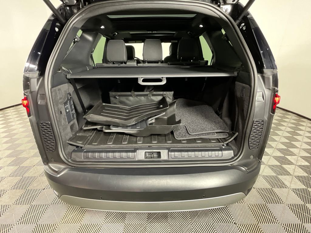 Certified 2025 Land Rover Discovery S image 29