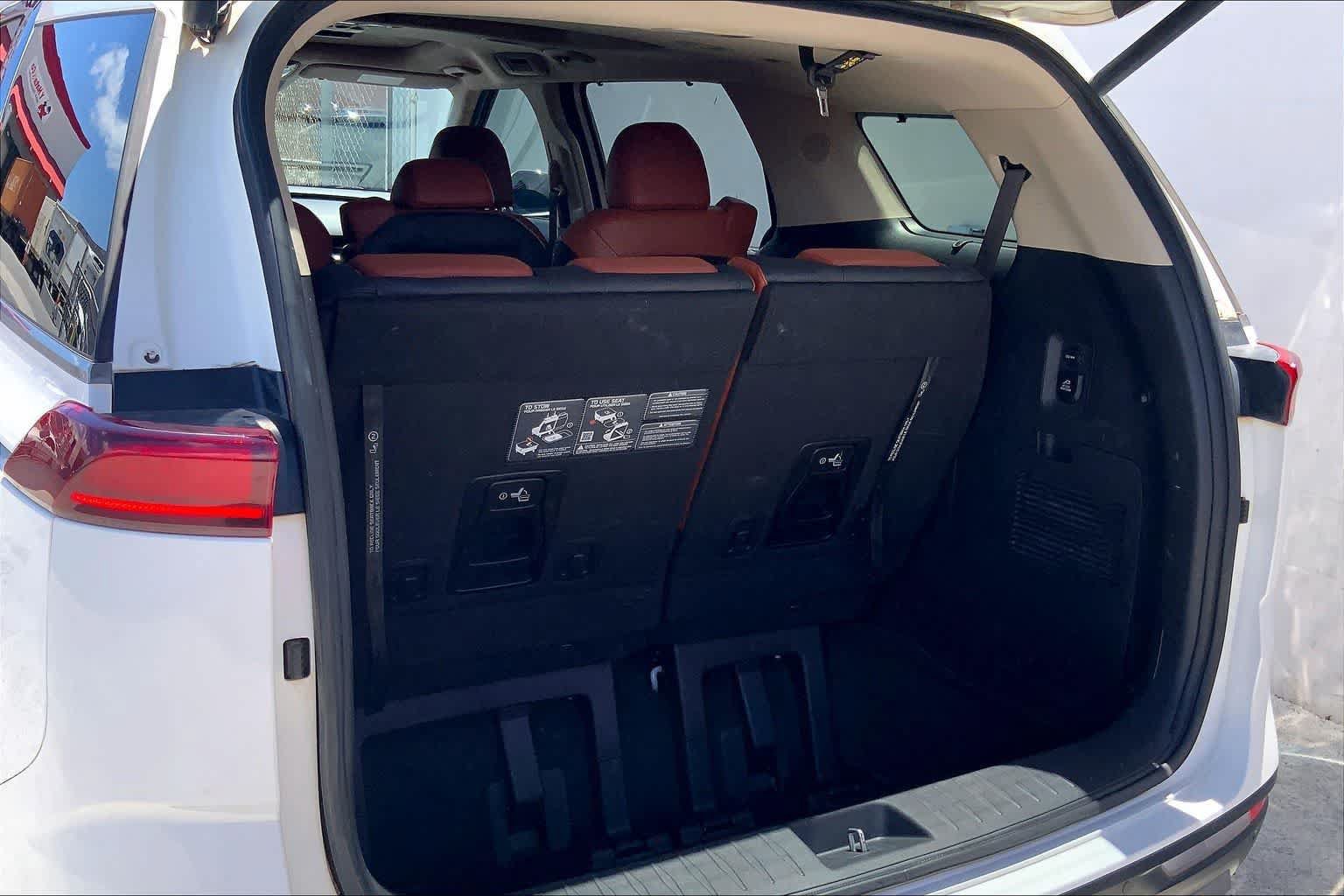 Used 2024 Kia Carnival SX Prestige FWD image 18