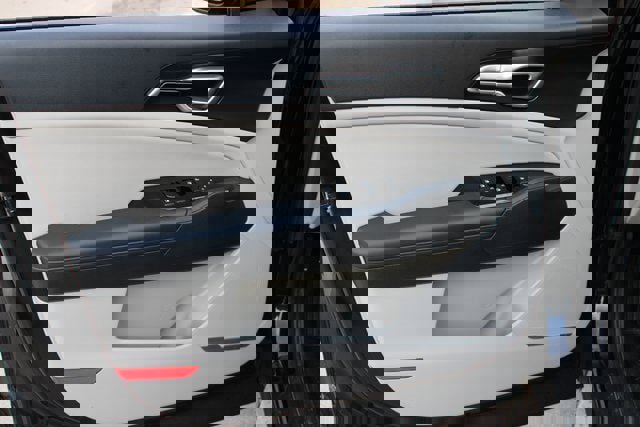 Used 2025 Kia Sportage EX image 18