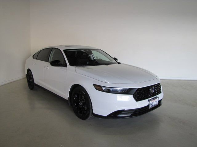 Certified 2025 Honda Accord SE image 3