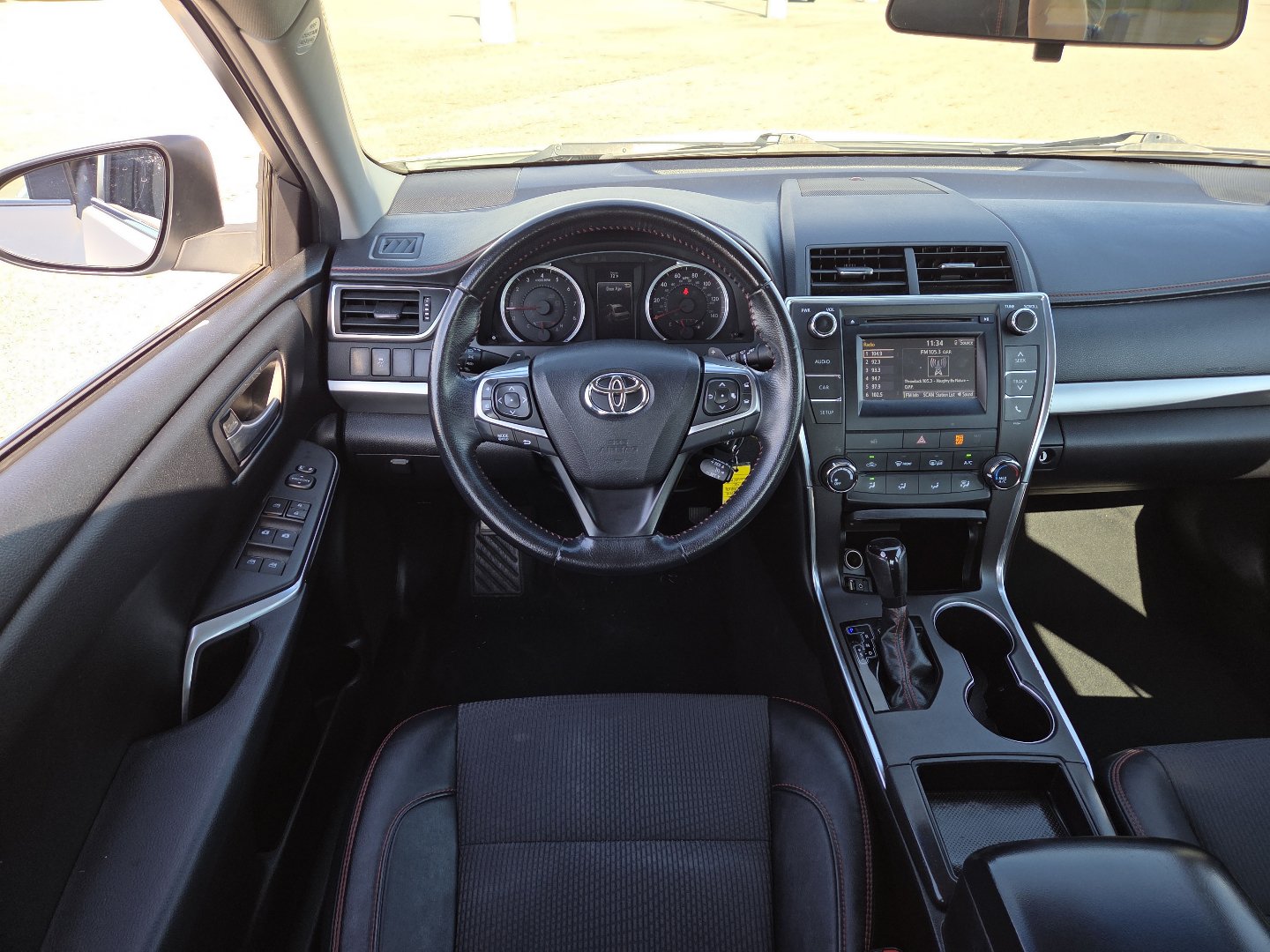 Used 2016 Toyota Camry SE FWD image 21