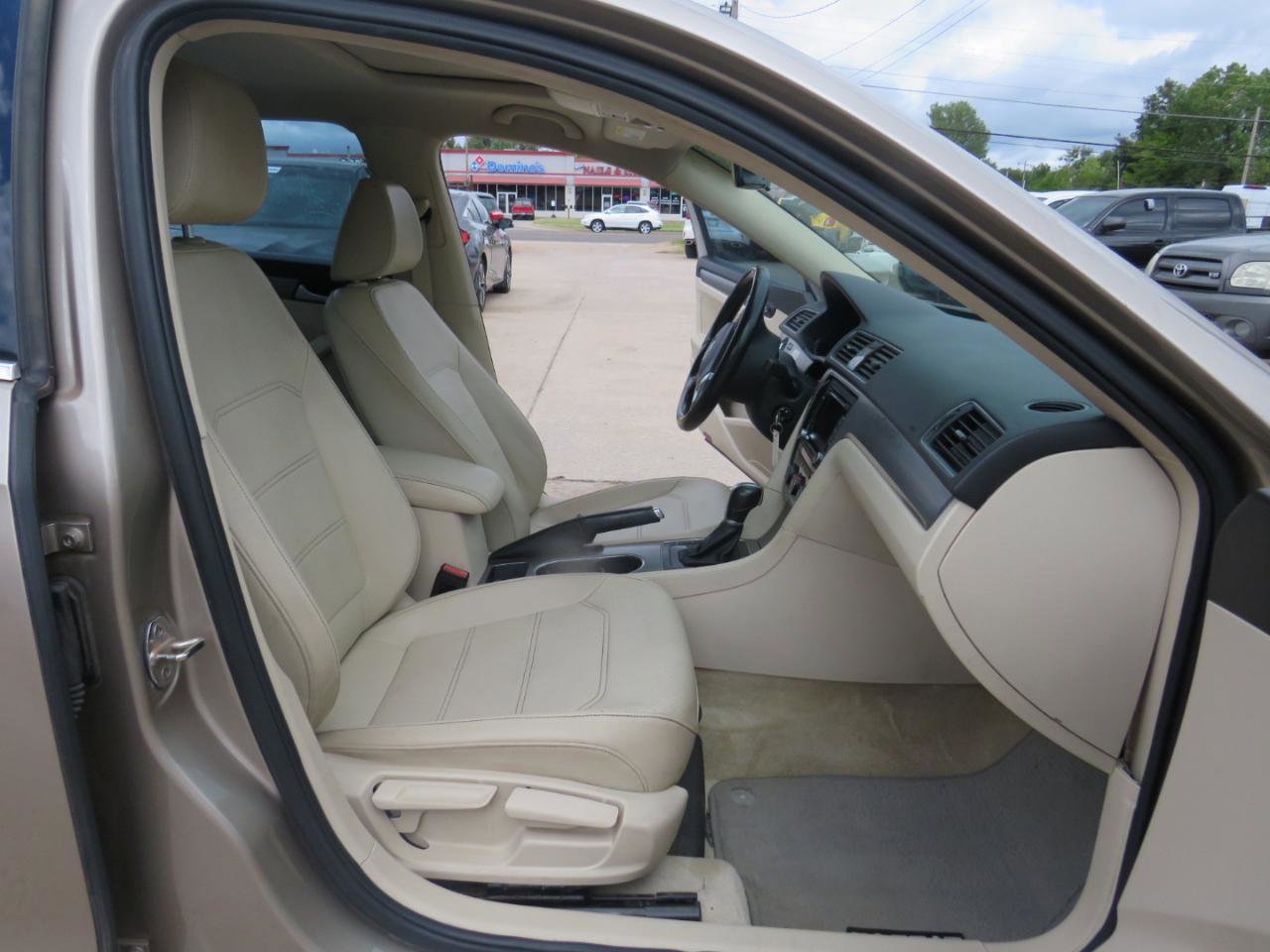 Used 2015 Volkswagen Passat TDI SE FWD image 17