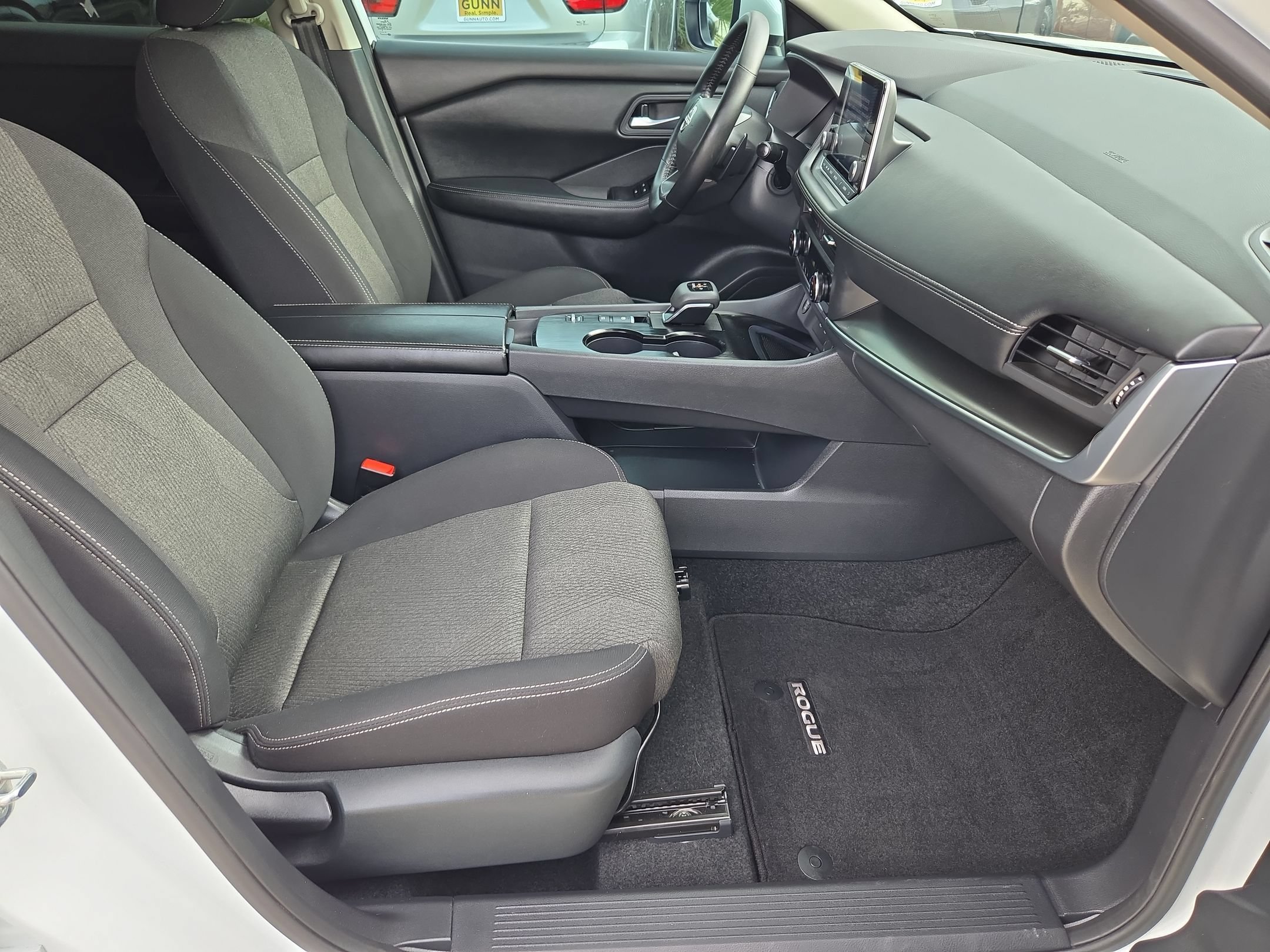 Certified 2026 Nissan Rogue SV FWD image 28