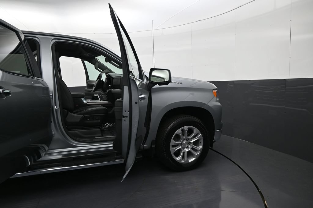 Certified 2025 Chevrolet Silverado 1500 LTZ AWD/4WD image 9