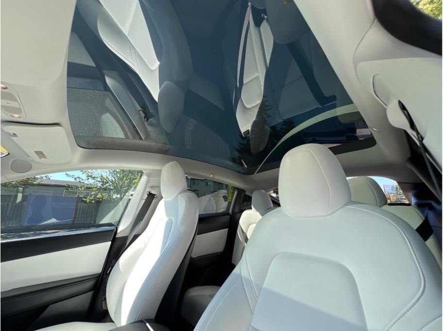 Used 2020 Tesla Model Y Long Range image 12