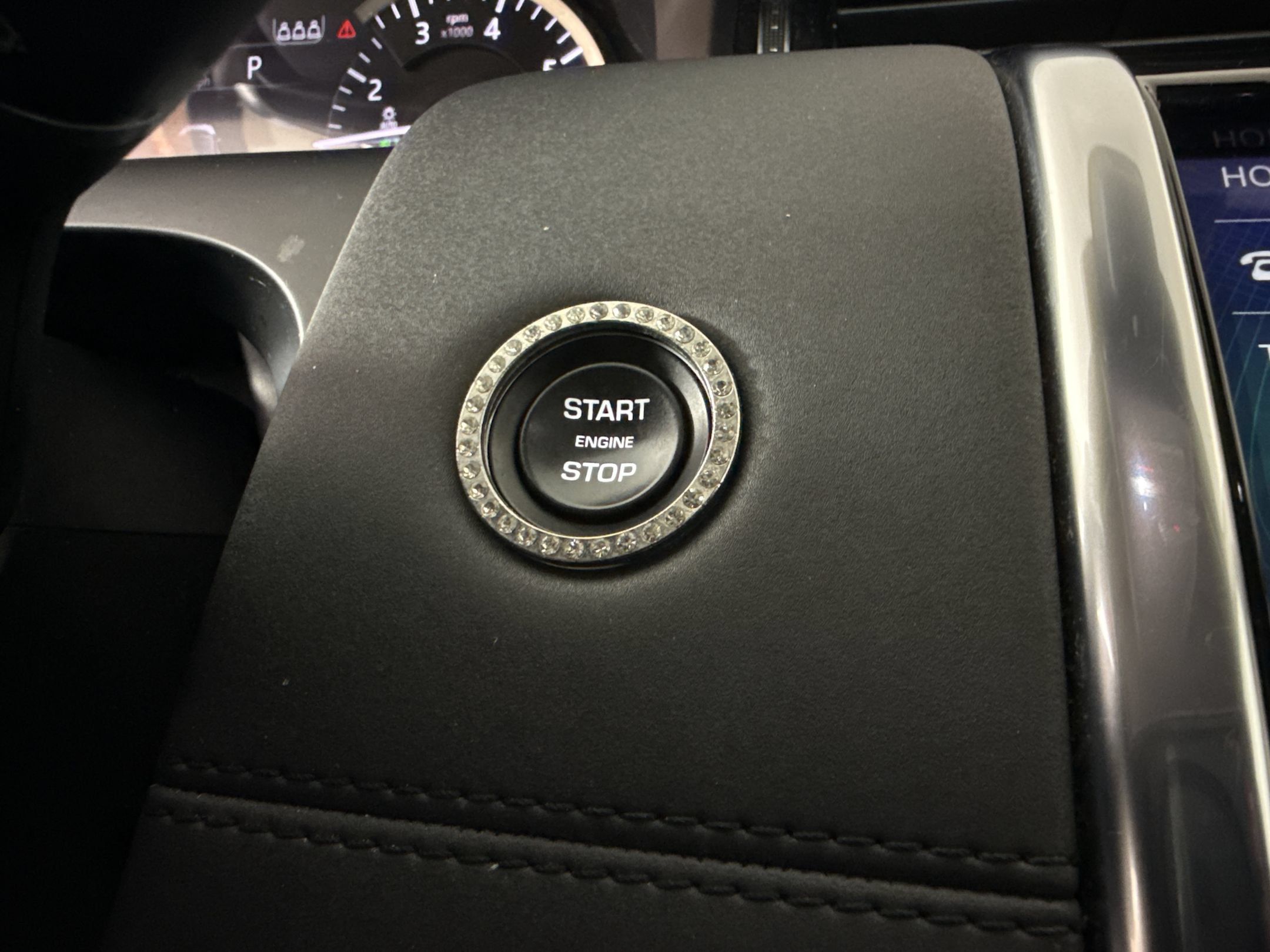 Used 2020 Land Rover Discovery Sport AWD/4WD image 17