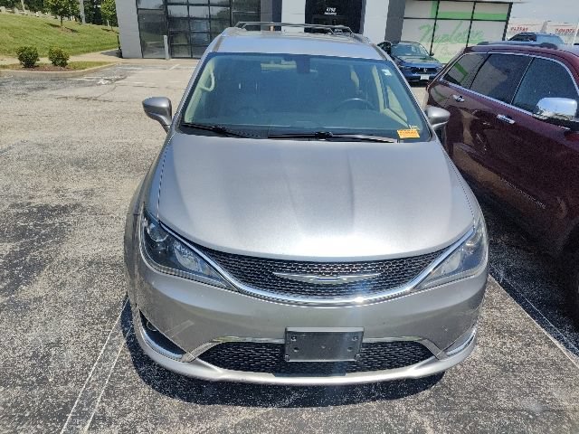 Used 2018 Chrysler Pacifica Touring-L FWD image 19