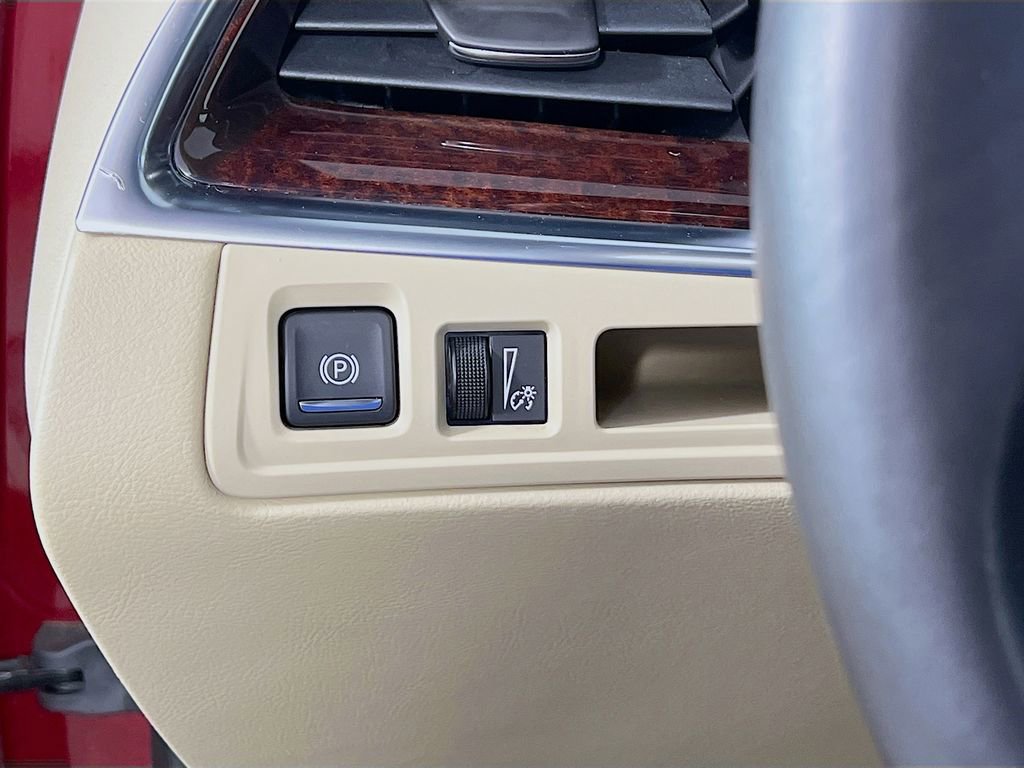 Used 2018 Cadillac XT5 Luxury w/ Driver Awareness Package image 9