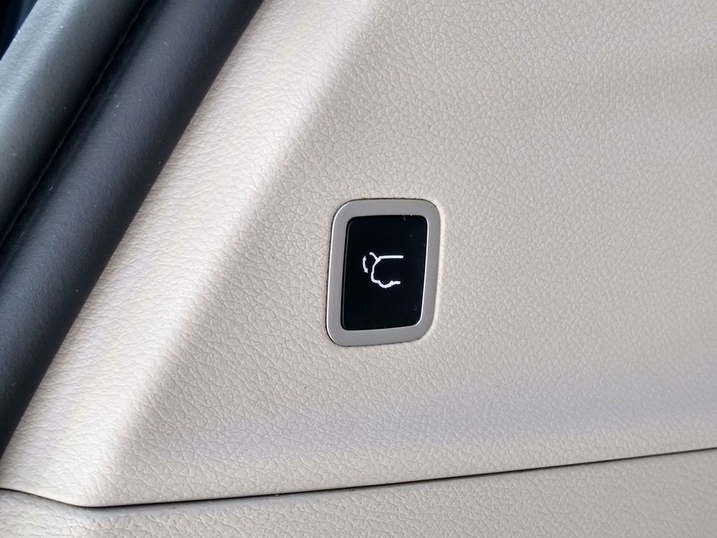 Used 2019 Chrysler Pacifica Touring-L Plus w/ Advanced Safetytec Group FWD image 10