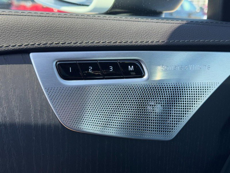 Certified 2024 Volvo XC90 T8 Ultimate w/ Lounge Package image 17