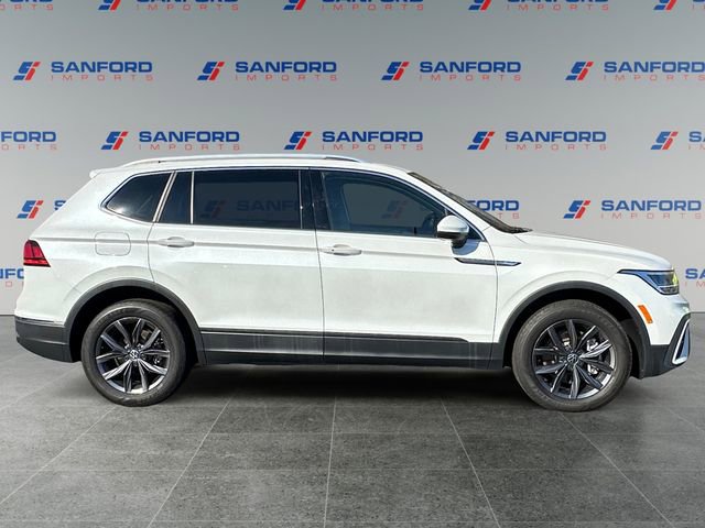 Used 2023 Volkswagen Tiguan SE w/ Panoramic Sunroof Package image 6