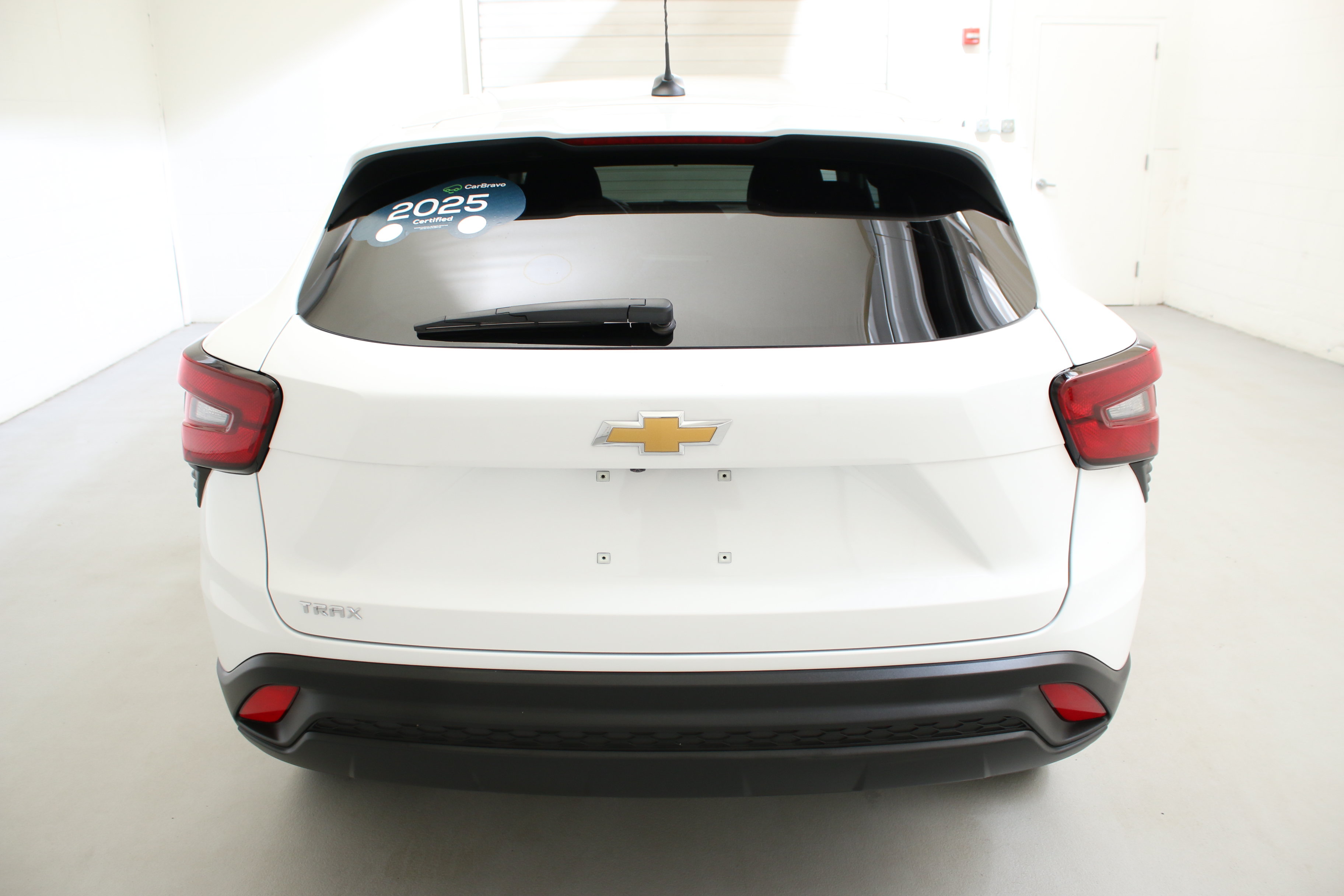 Certified 2025 Chevrolet Trax LS FWD image 8