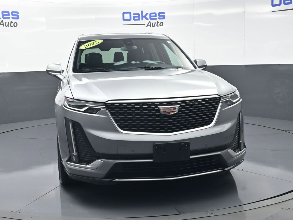 Used 2025 Cadillac XT6 Premium Luxury image 3