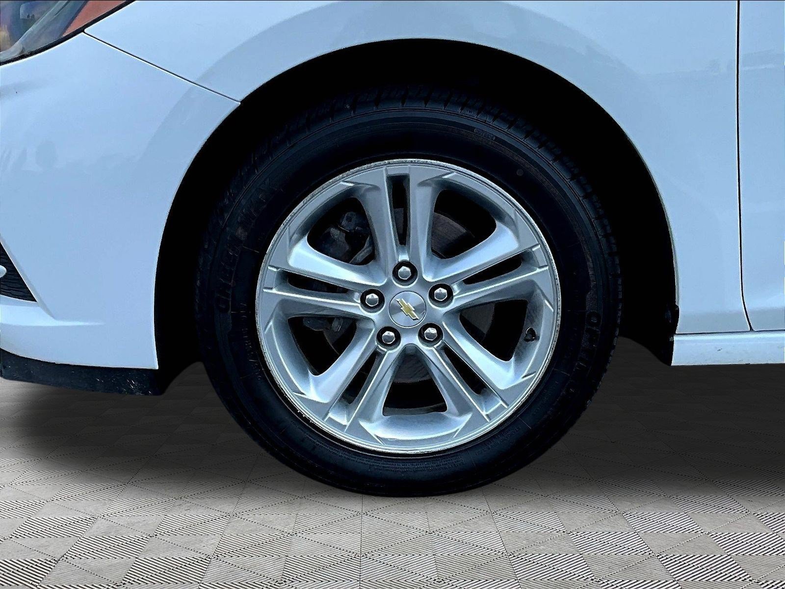 Used 2018 Chevrolet Cruze LT w/ Convenience Package FWD image 32