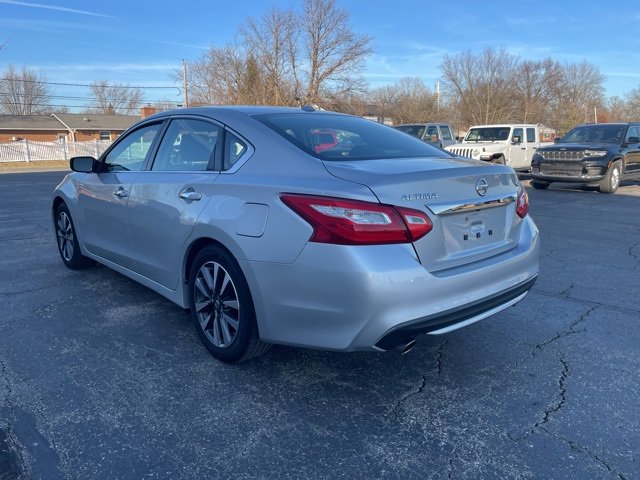Used 2017 Nissan Altima 2.5 SV image 5