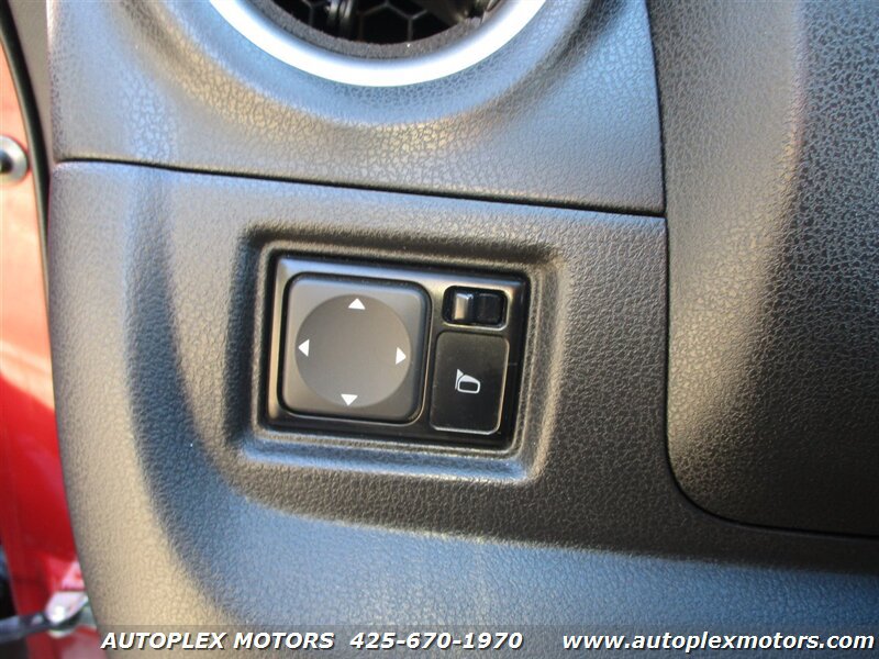 Used 2015 Nissan Versa Note SV FWD image 23