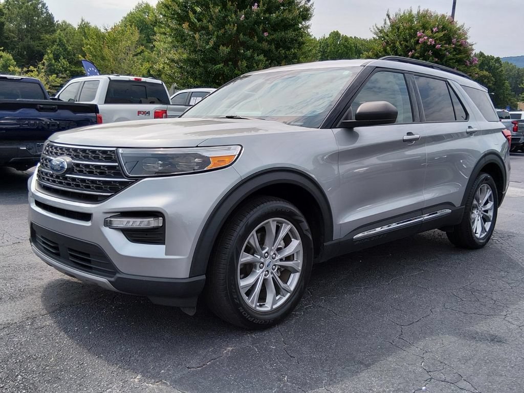 Certified 2023 Ford Explorer XLT w/ Equipment Group 202A RWD image 8