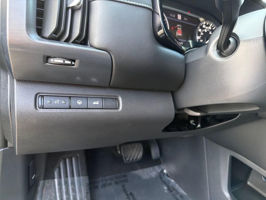 Used 2025 Nissan Pathfinder SL AWD/4WD image 19