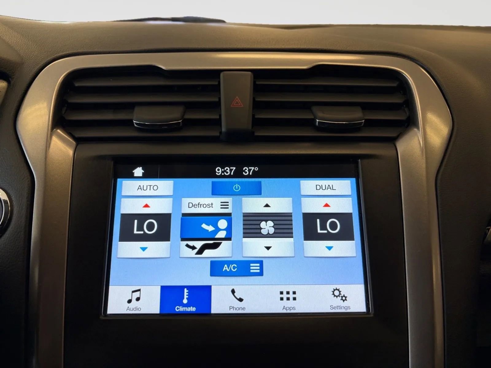 Used 2017 Ford Fusion SE w/ Fusion SE Technology Package image 54