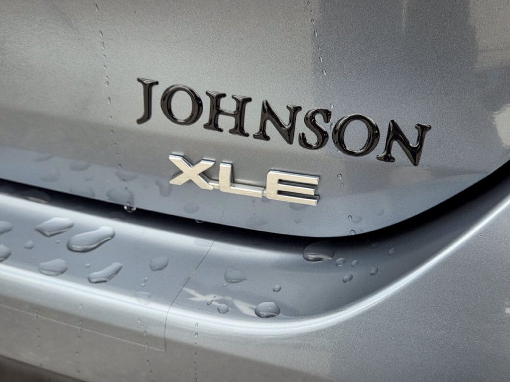 Used 2023 Toyota Highlander XLE FWD image 16