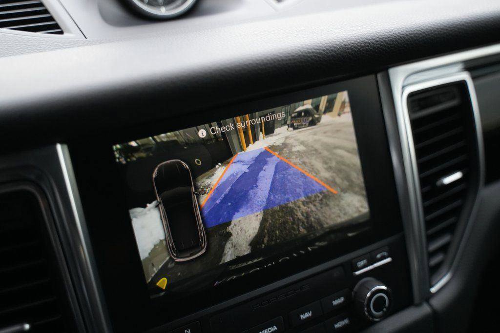 Used 2017 Porsche Macan w/ Driver Memory Package image 33