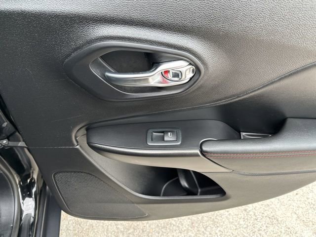 Used 2020 Jeep Cherokee Trailhawk image 15