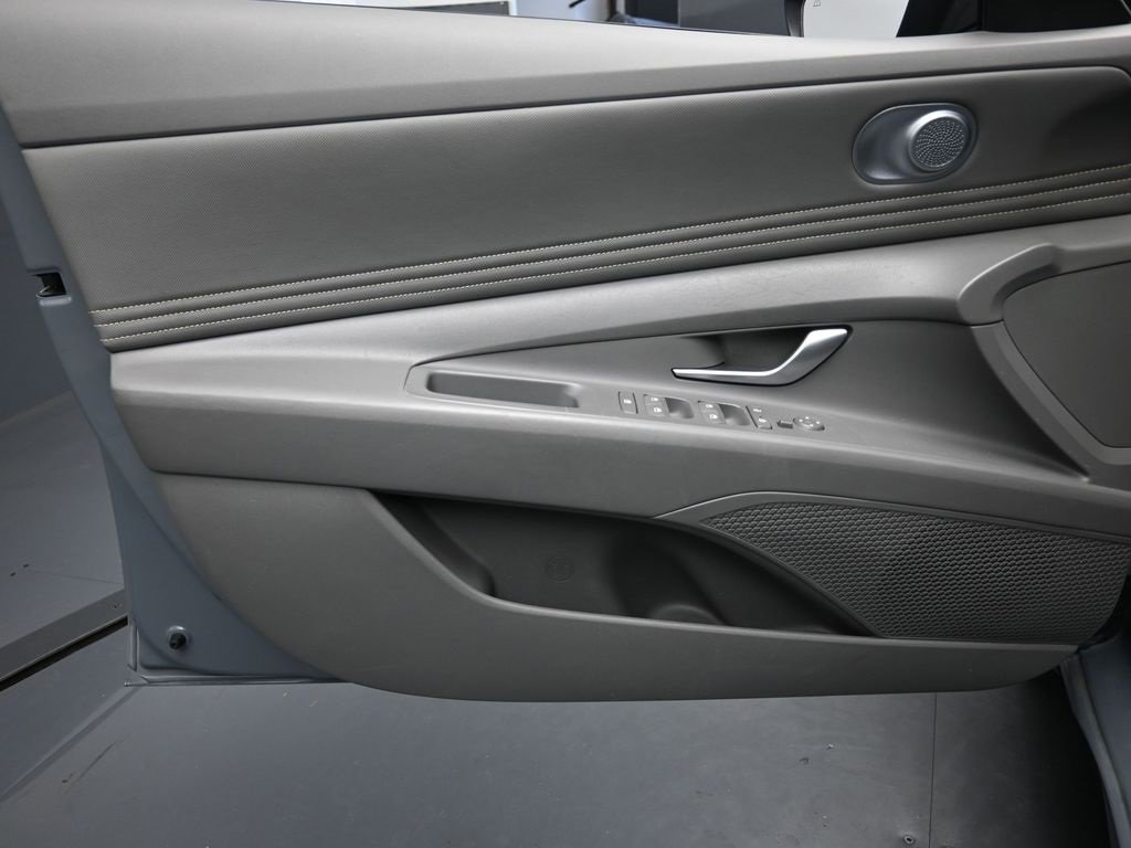 Used 2023 Hyundai Elantra SEL w/ Convenience Package image 19