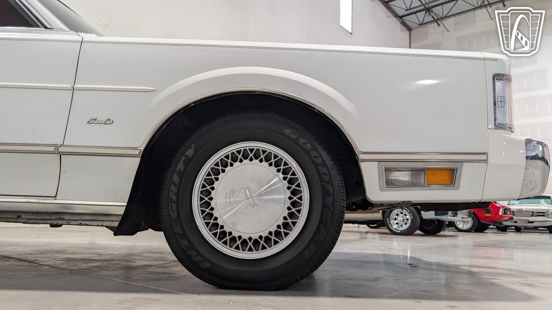 Used 1988 Lincoln Town Car RWD image 40