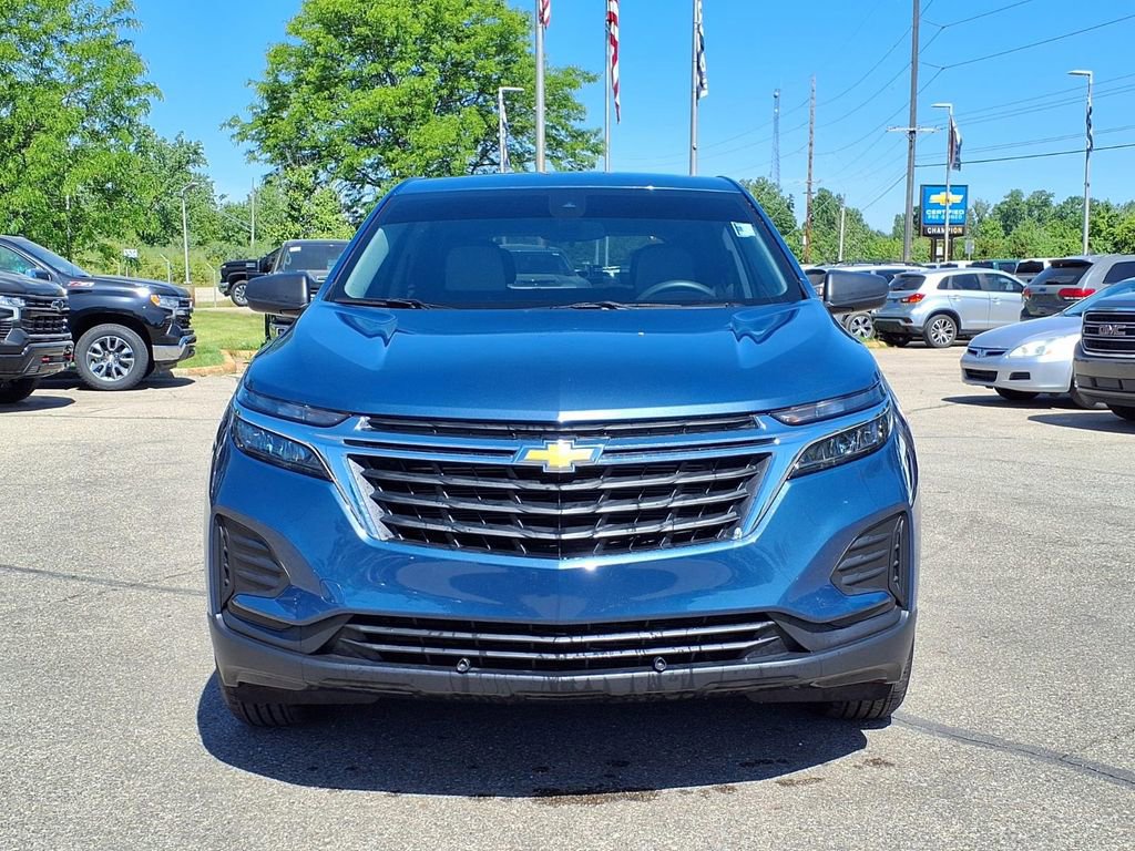 Used 2024 Chevrolet Equinox LS w/ LS Convenience Package FWD image 2