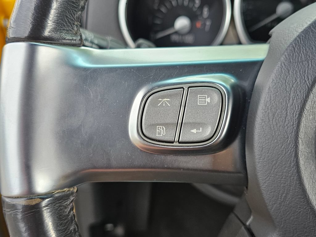 Used 2006 Chevrolet SSR w/ Preferred Equipment Group RWD image 17