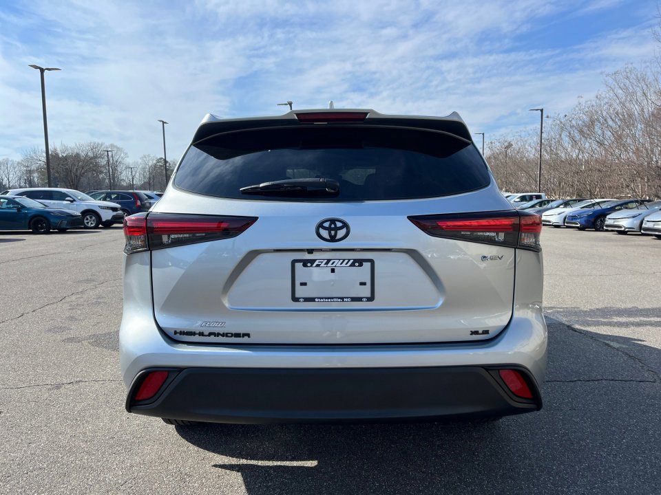 Certified 2025 Toyota Highlander XLE image 17