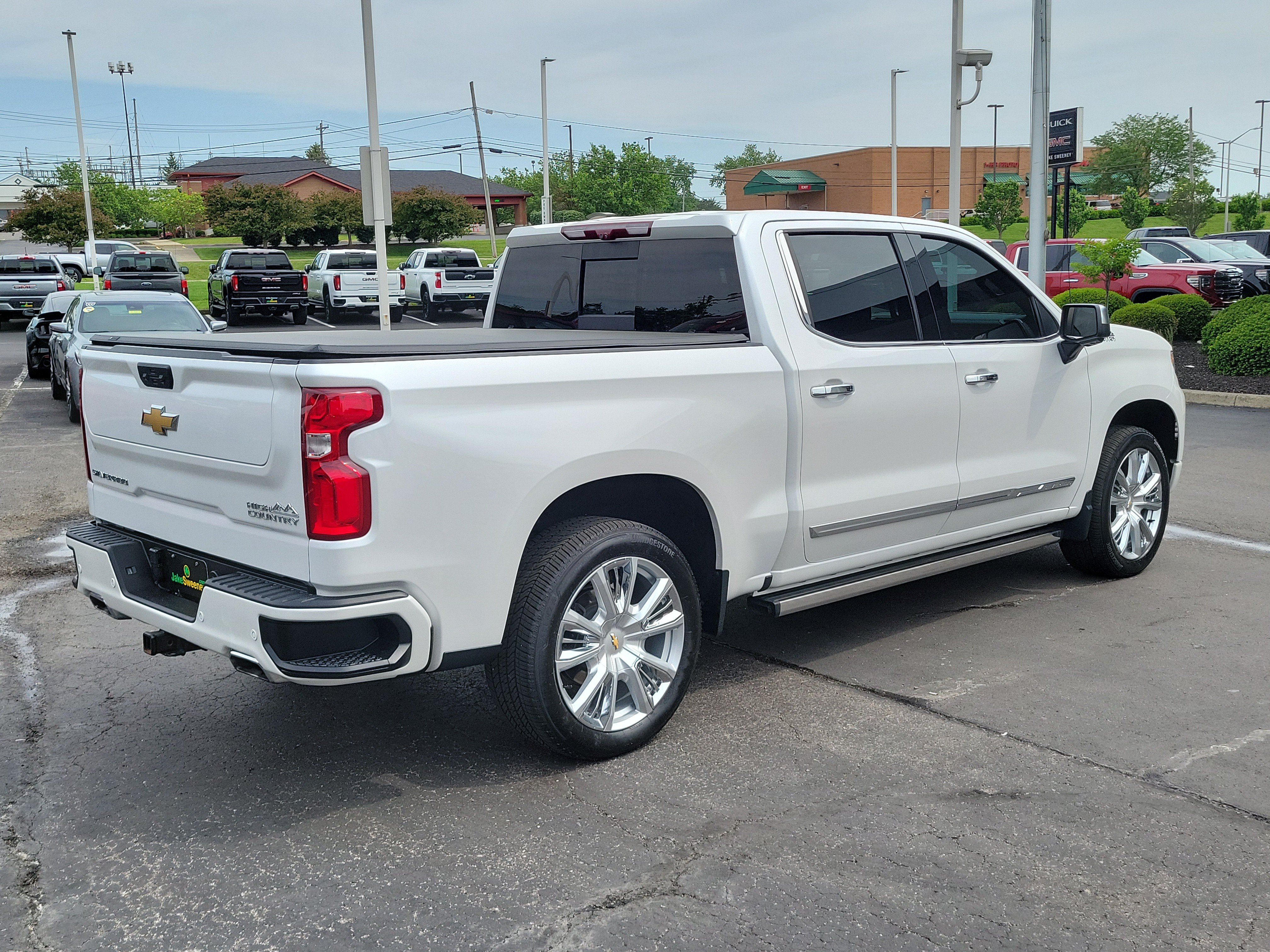 Used 2023 Chevrolet Silverado 1500 High Country w/ High Country Premium Package AWD/4WD image 4