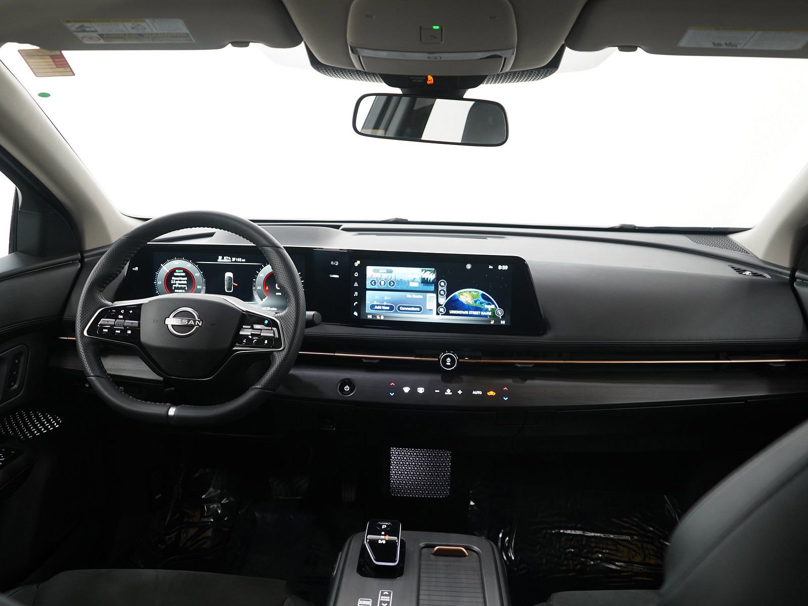 Used 2024 Nissan Ariya AWD image 12