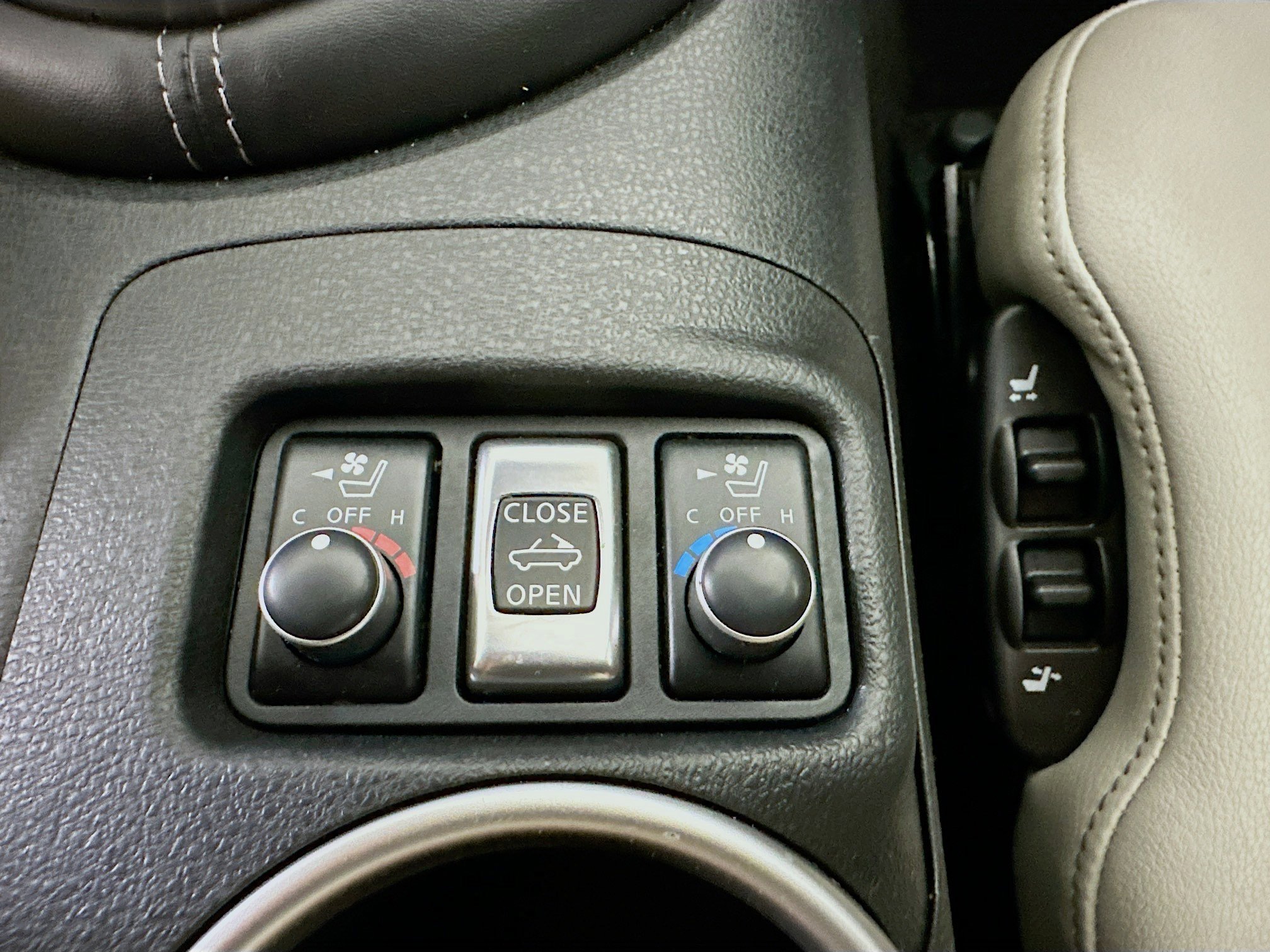 Used 2018 Nissan 370Z Touring Sport image 26