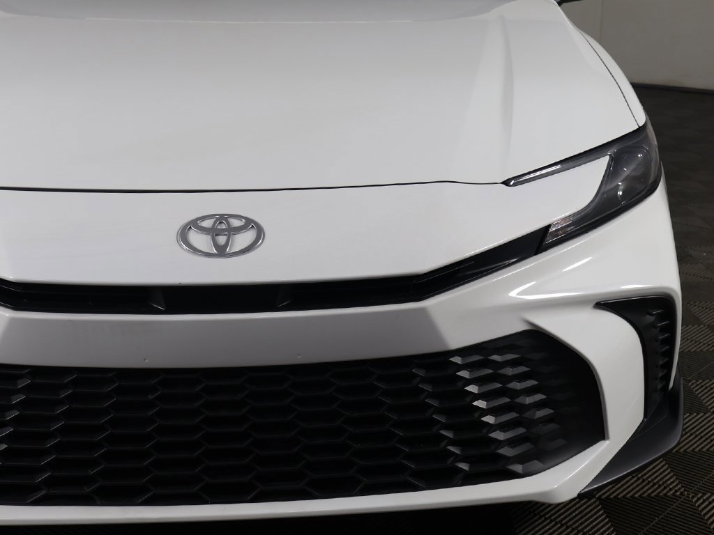 Used 2025 Toyota Camry SE image 12